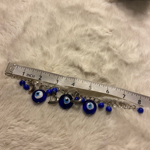 Handmade evil eye charm bracelet with hearts - Picture 4 of 9